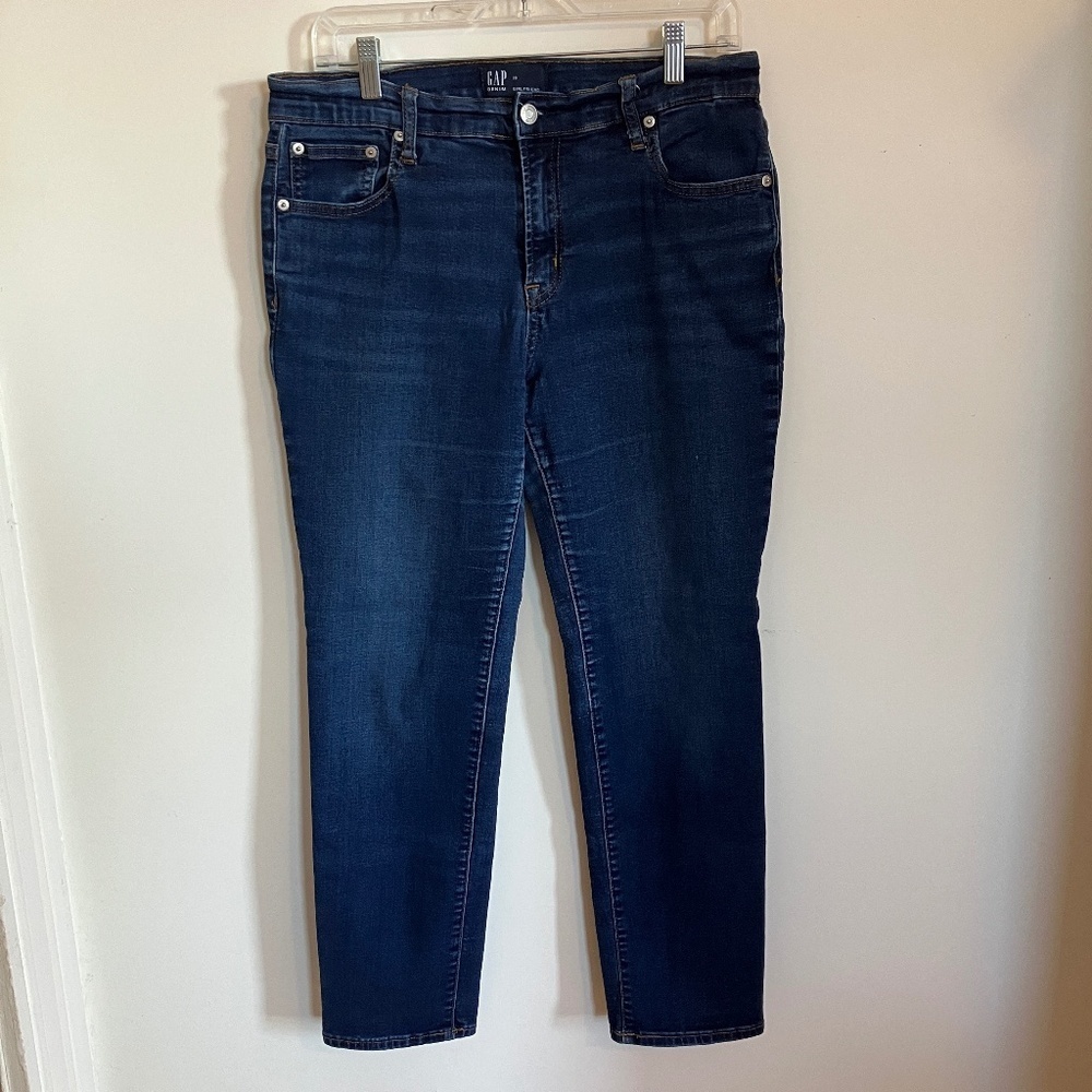 Gap Girlfriend jeans - Size 28